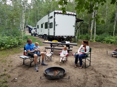 ¿Qué llevar al camping con niños? Ideas para que tu acampada familiar sea perfecta.