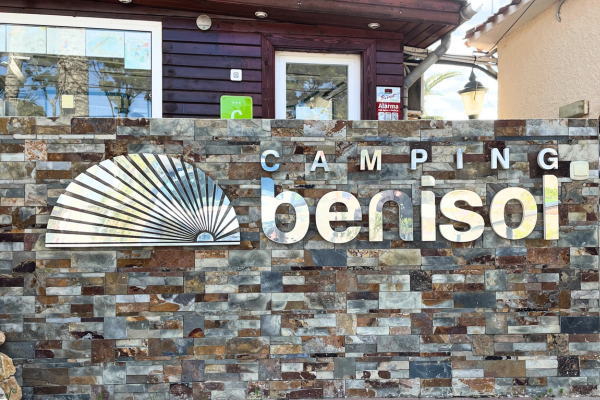 Si estás buscando alojamiento para tus vacaciones de verano, ven a Benisol, un camping en Benidorm barato